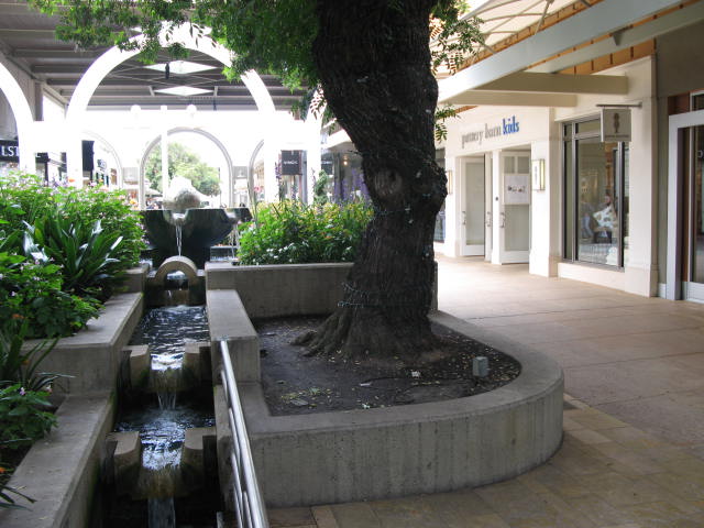 Stanford Shopping Center - The newest addition to Les Parfums